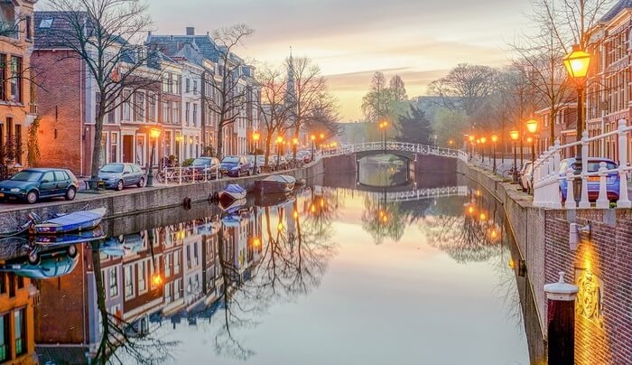 Leiden Canals & Courtyards Walking Tour